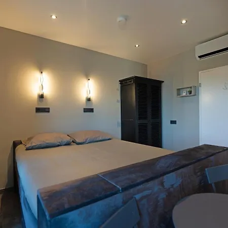 Groepsverblijf Voormalig Politiebureau 4 アパート *