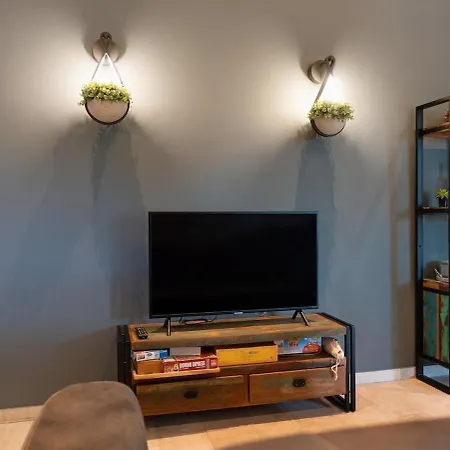 Groepsverblijf Voormalig Politiebureau 4 アパート アウドルプ