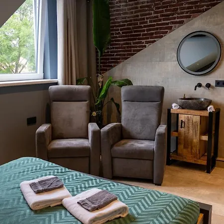 Groepsverblijf Voormalig Politiebureau 4 アパート