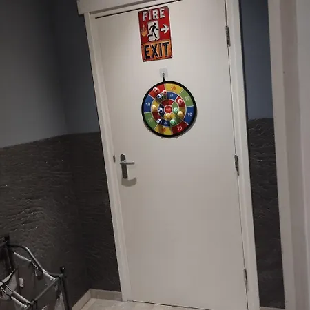 Groepsverblijf Voormalig Politiebureau 4 アパート *