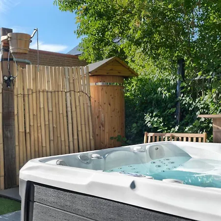 Groepsverblijf Voormalig Politiebureau 4 アパート *