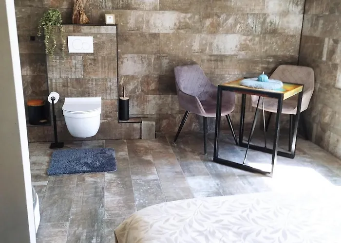 Groepsverblijf Voormalig Politiebureau 4 *